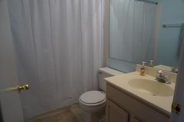 566 Woodhaven Dr., Mundelein, IL 60060