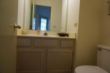 566 Woodhaven Dr., Mundelein, IL 60060