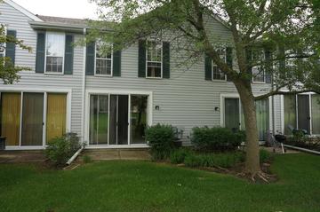 566 Woodhaven Dr., Mundelein, IL 60060