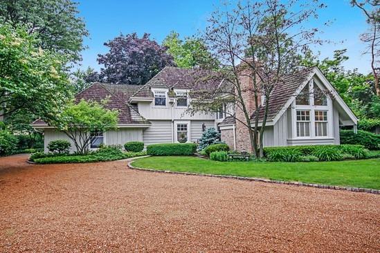 638 Gregford Rd., Burr Ridge, IL 60527
