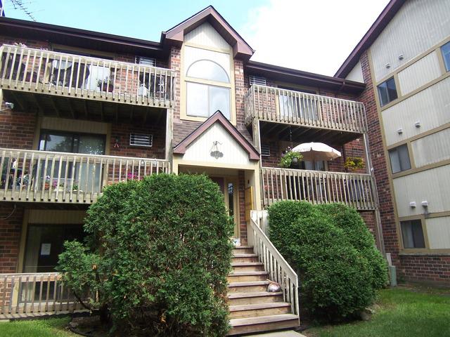 435 Berkshire Dr. #14, Crystal Lake, IL 60014