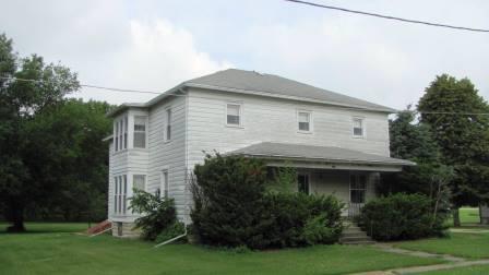 319 N East St., Gardner, IL 60424