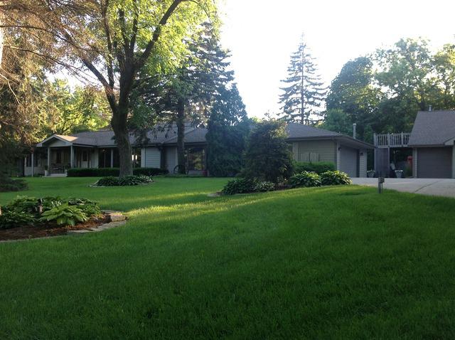 906 S Hough St., Barrington, IL 60010
