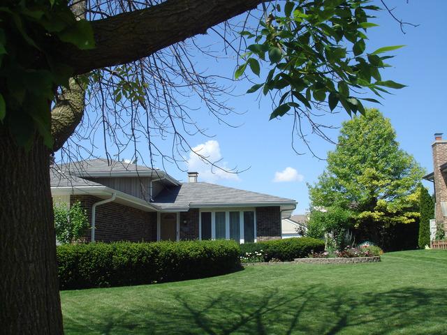 10S240 Suffield Dr., Downers Grove, IL 60516