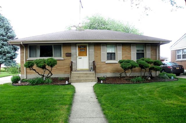 1221 Sunnyside Dr., Berkeley, IL 60163