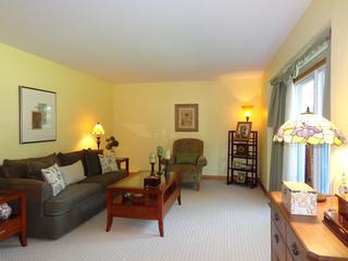 909 Bedford Ln., Libertyville, IL 60048