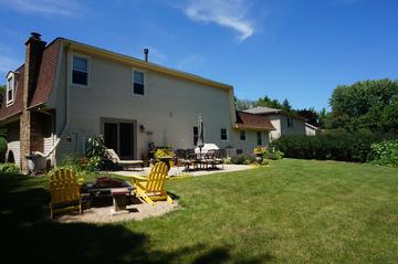 909 Bedford Ln., Libertyville, IL 60048