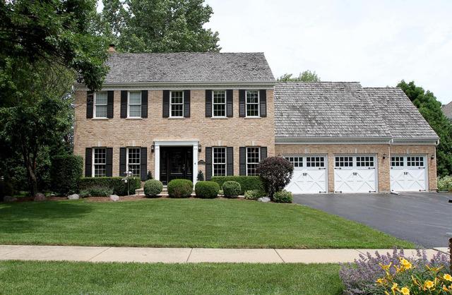 7458 Bittersweet Dr., Gurnee, IL 60031