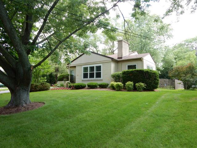 817 Dundee Ave., Barrington, IL 60010