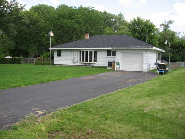 105 W Pleasant View Dr., Mchenry, IL 60050