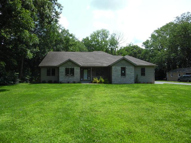 10107 Queen Oaks Dr., Machesney Park, IL 61115