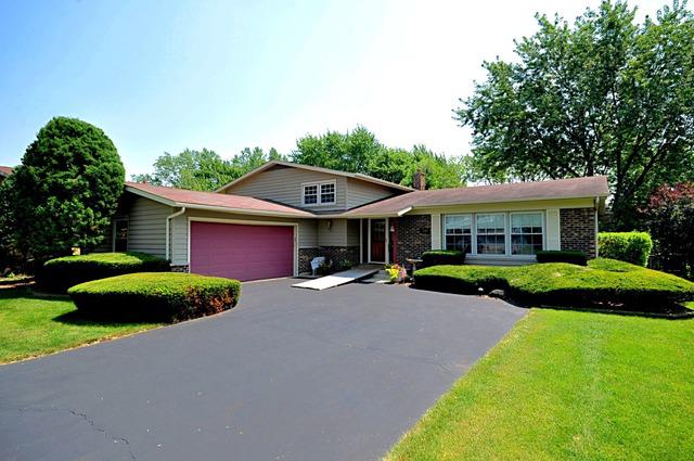 319 W Tanglewood Dr., Arlington Heights, IL 60004