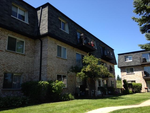 9456 Bay Colony Dr. #3N, Des Plaines, IL 60016