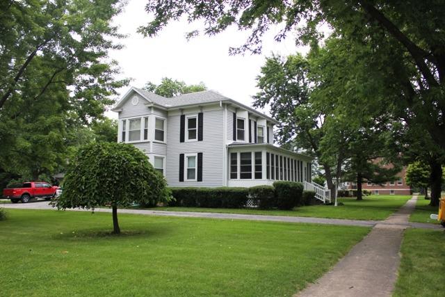 5 Vine St., Piper City, IL 60959