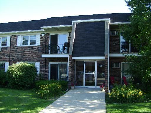 2339 Ogden Ave. #9, Downers Grove, IL 60515
