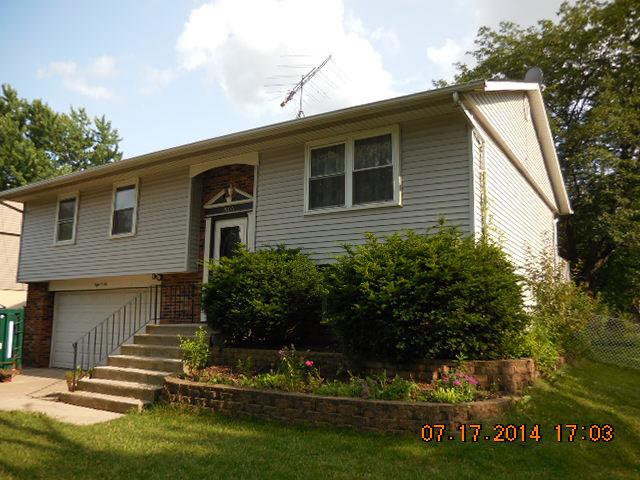 806 Flowers Ave., Streamwood, IL 60107