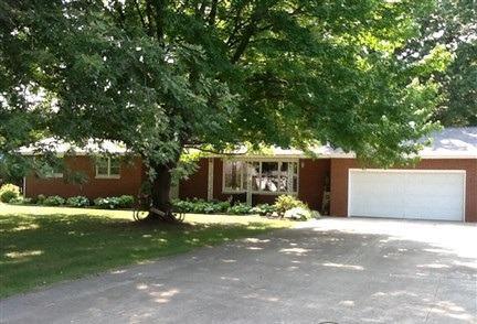 9 Monroe Ave., Salem, IL 62881