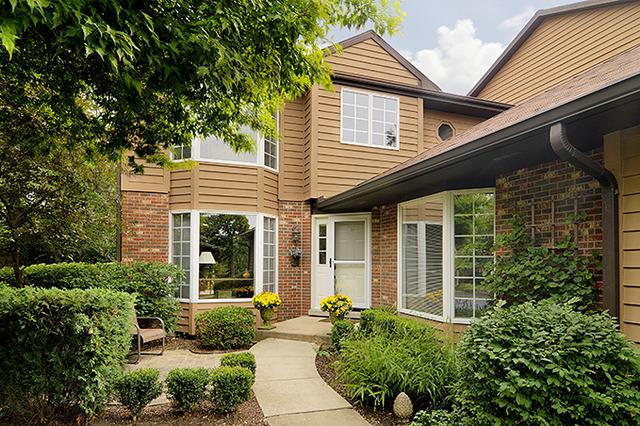 862 Saddlewood Dr., Glen Ellyn, IL 60137