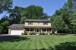 312 Canterbury Ln., Inverness, IL 60010