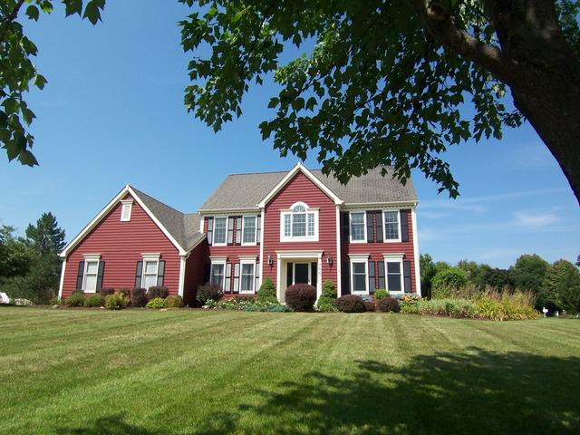 446 Country Ln., Crystal Lake, IL 60012