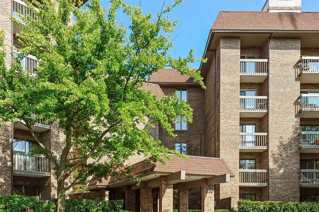 1220 Rudolph Rd. #2H, Northbrook, IL 60062