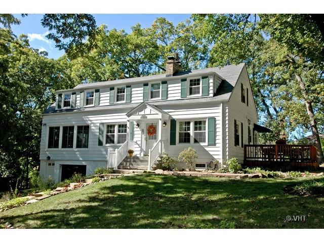 416 Warwick Rd., Tower Lakes, IL 60010