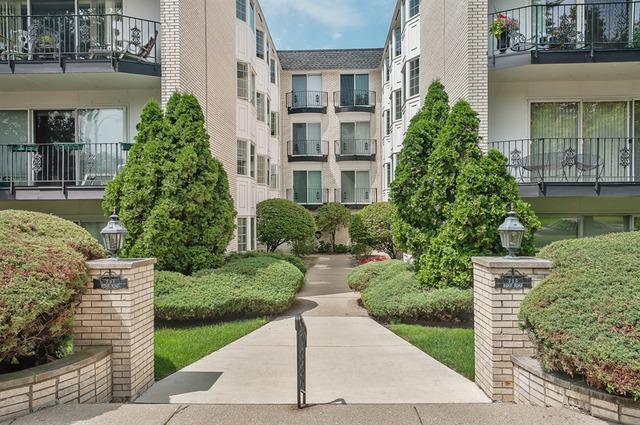 701 Ridge Rd. #4A, Wilmette, IL 60091