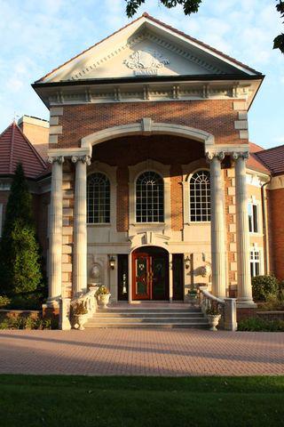 94 Hawthorne Rd., Barrington Hills, IL 60010