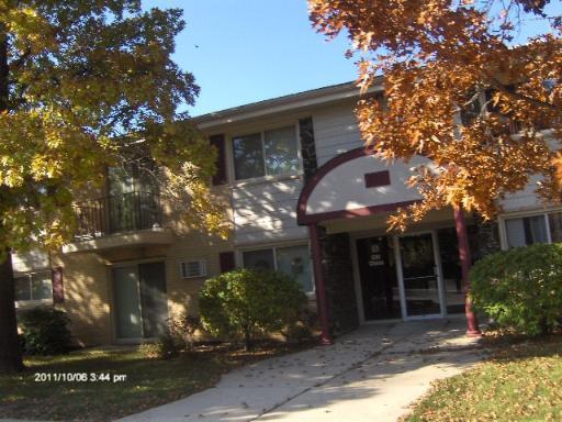 530 Chase Dr. #12, Clarendon Hills, IL 60514
