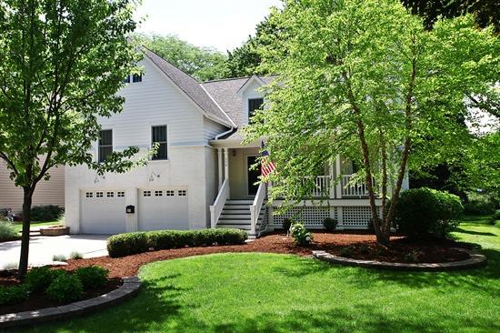 334 Woodstock Ave., Glen Ellyn, IL 60137