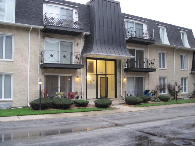 5641 Circle Dr. #303, Oak Lawn, IL 60453
