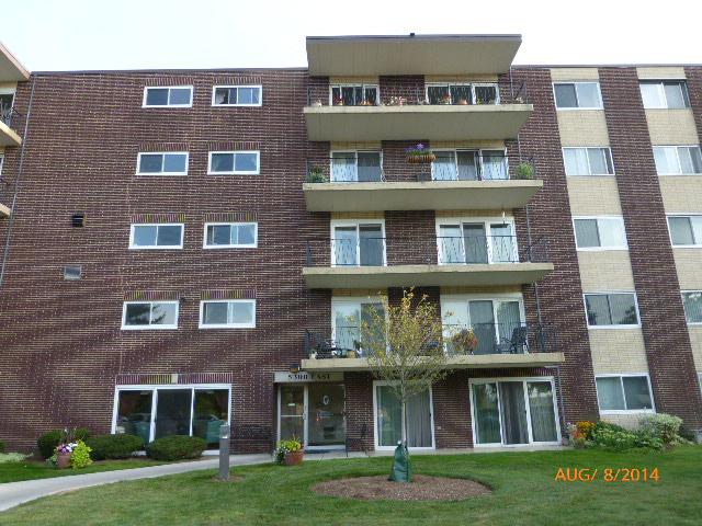 5300 Walnut Ave. #18B, Downers Grove, IL 60515