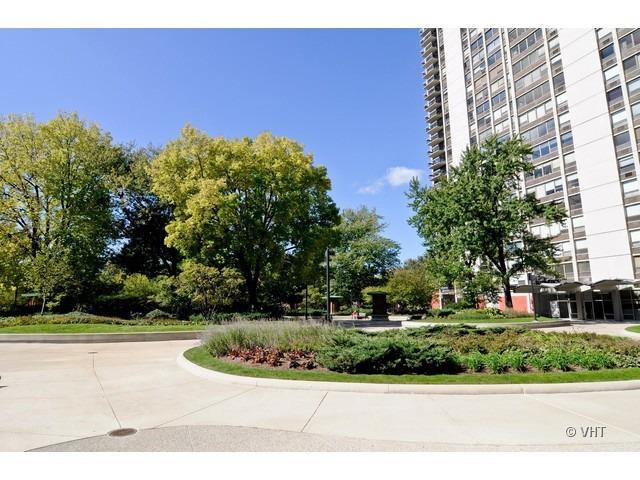 1460 N Sandburg Ter. #1705A, Chicago, IL 60610