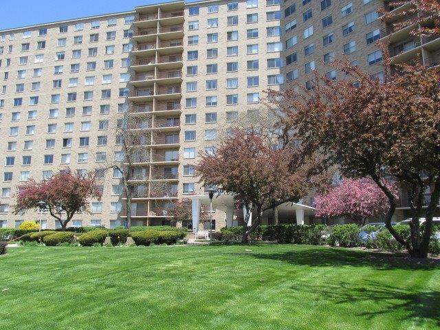 6833 N Kedzie Ave. #909, Chicago, IL 60645