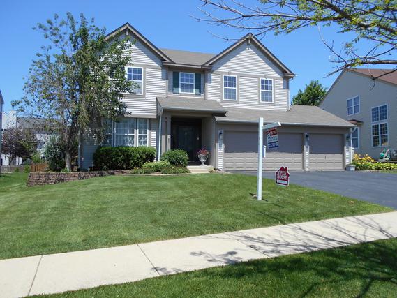 569 Hamilton Ln., North Aurora, IL 60542