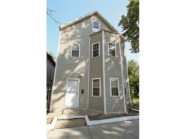 2016 W James St., Chicago, IL 60609