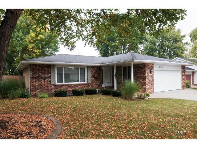741 Woodstock Ln., Bourbonnais, IL 60914
