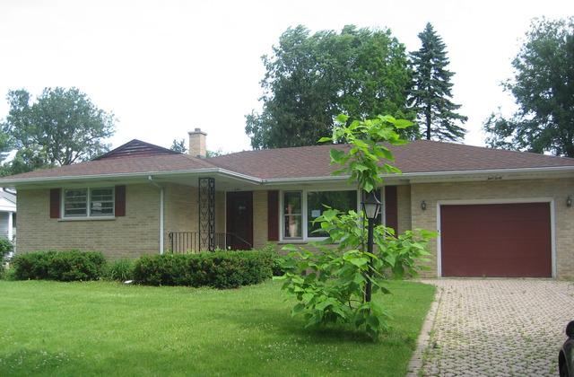 440 Valencia Rd., Barrington, IL 60010