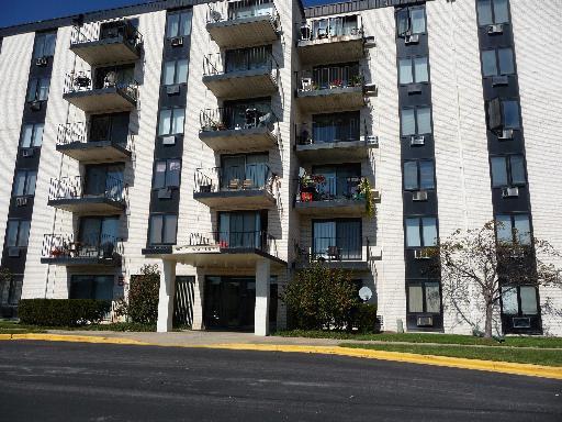 9074 W Terrace Dr. #6N, Niles, IL 60714