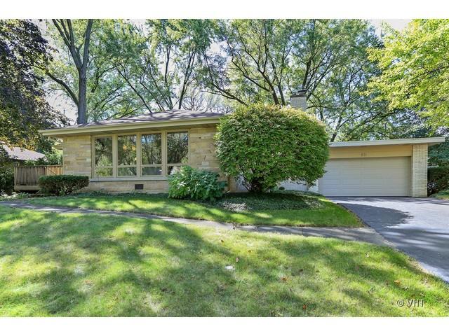 831 Hawthorne Dr., Naperville, IL 60540