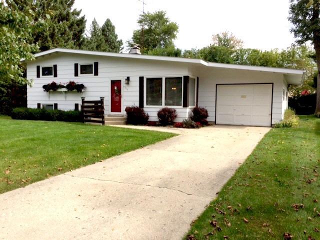 1114 Holmes Pl., Dekalb, IL 60115
