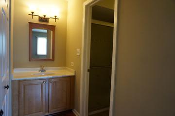 939 Market Ct. #B3, Vernon Hills, IL 60061