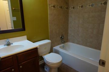 939 Market Ct. #B3, Vernon Hills, IL 60061