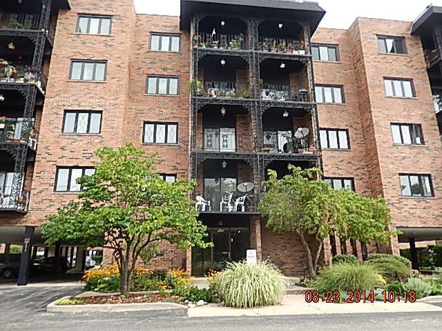 9374 Landings Ln. #303, Des Plaines, IL 60016