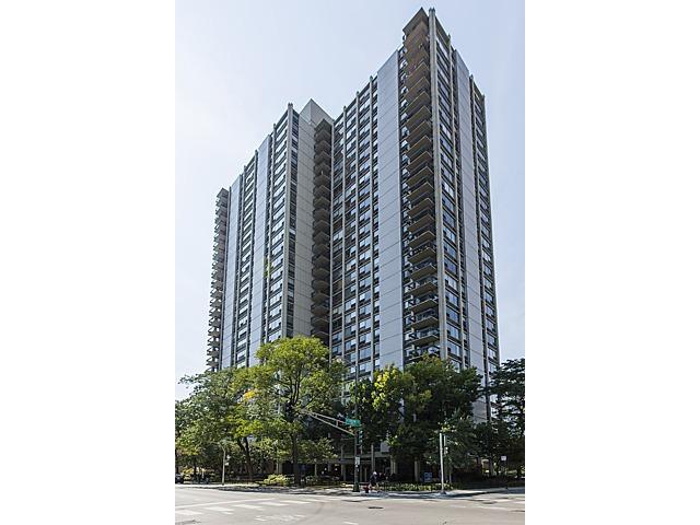 1255 N Sandburg Ter. #2207, Chicago, IL 60610