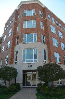 900 Lee St. #301, Des Plaines, IL 60016