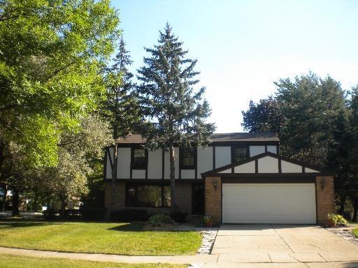 1825 E Suffield Dr., Arlington Heights, IL 60004