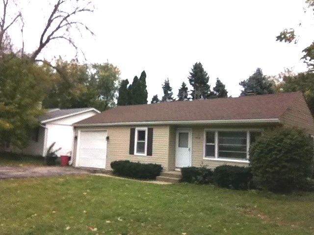 102 E Oak St., Lake In The Hills, IL 60156