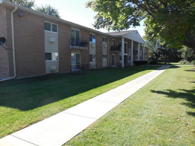 8994 Kennedy Dr. #2F, Des Plaines, IL 60016
