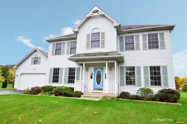 207 Midway Ct., Crystal Lake, IL 60012